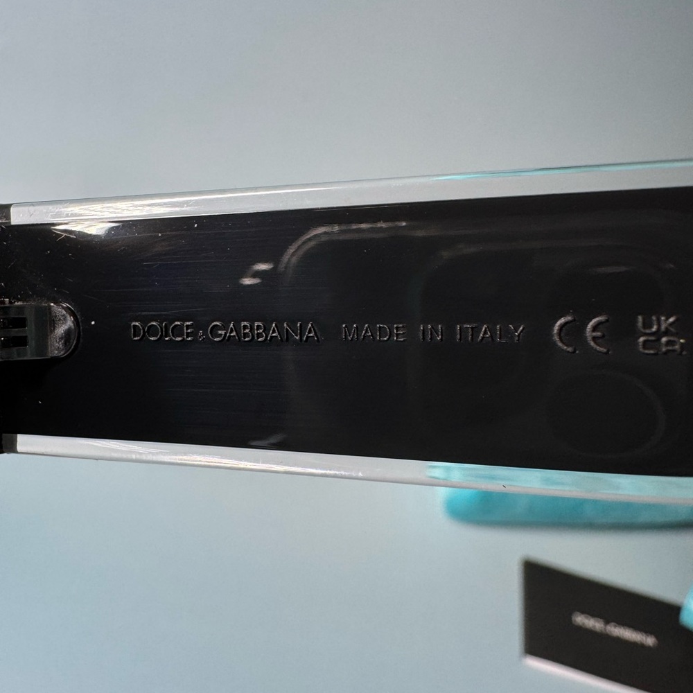 Dolce & Gabbana Black Sunglasses with Aqua Case & Box NIB

Made in Italy - Picture 6 of 10